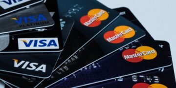 Кошелек под елку: как отправить деньги за границу и не потерять на скрытых комиссиях