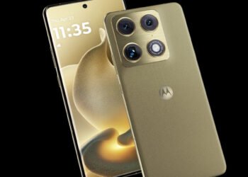 Зовсім не схожий на інші: у мережу злили фото нового флагмана Motorola Signature з вигнутим екраном