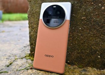 Oppo переграла конкурентів: новий флагман отримає незвичну оптику