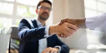 Иностранный бизнес скупает разнопрофильные активы в Украине.