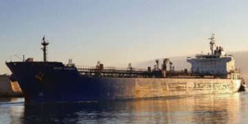 Запад планирует запретить морские перевозки российской нефти, – Reuters