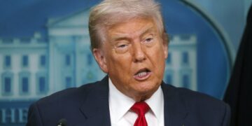 Двойная игра Трампа: как США спасают Украину за спиной у Путина