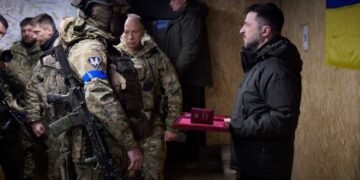 Зеленский записал видео с передового командного пункта в Купянске