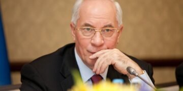 Экс-премьеру Азарову заочно дали 15 лет тюрьмы