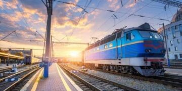 Поїзди до Києва зупинені ворогом: масштабні затримки на ключовій ділянці