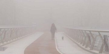Київ у зоні ризику: туман і ожеледиця паралізують дороги