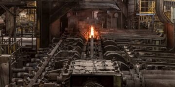 Украинский металлургический гигант приобрел трубный завод ArcelorMittal в Румынии.