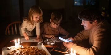 Большинство областей снова без света: “Укрэнерго” определилось с графиками на 22 декабря