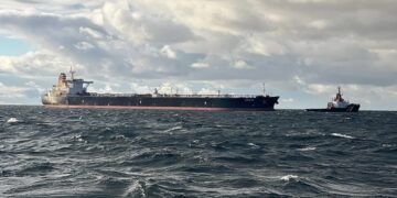 Украина санкционирует российские суда и бьет по топливным мощностям агрессора.