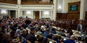 Рада удалила русский из списка языков, которые подлежат защите в Украине