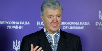 На фоне дела о госизмене: эксперт об изменении риторики Порошенко в отношении Коломойского