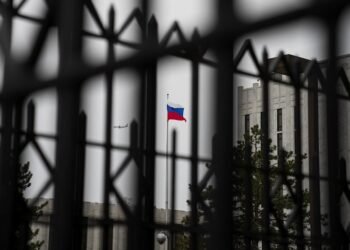 В ЕС продлили экономические санкции против России еще на полгода, а в США призвали арестовать российские танкеры.