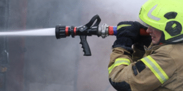 Вогняна небезпека й сильне задимлення: в Києві загасили масштабну пожежу, – ФОТО