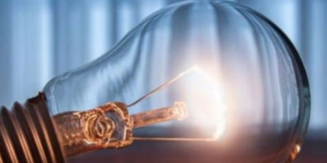 Київщина потерпає від тривалих відключень: години відсутності світла 21 грудня