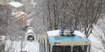 У центрі Києва діють обмеження: транспорт зупинився на декілька годин