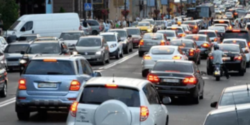 Перекриті дороги і поліція: в центрі Києва заблокували рух водіїв і пішоходів