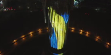 Патріотичне сяйво в центрі Києва: що бачили жителі міста, – ФОТО