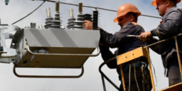 Без світла й громадського транспорту: в центрі Києва обмежено рух пасажирів