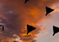 До Києва летять десятки російських безпілотників: де лунають сильні вибухи