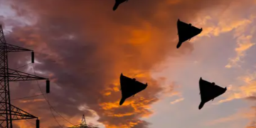 До Києва летять десятки російських безпілотників: де лунають сильні вибухи