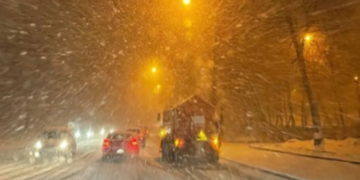 Снігова стихія накрила Київ: що відбувається на дорогах, – ВІДЕО