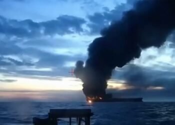 Трамп одобрил украинские удары по теневому флоту России, считая их инструментом давления на РФ.