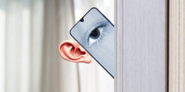 Фахівець пояснив, чи справді смартфони нас підслуховують