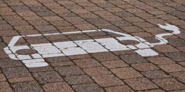 “Зеленая” эволюция на дорогах: регионы-лидеры по количеству электрокаров и гибридов