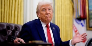 Трамп пока не уверен, будут ли США на переговорах в Париже