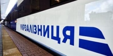 Негода і аварія зупинили потяги до Києва: рух відновлюють по черзі