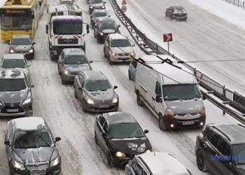 Рух у центрі Києва ускладнено: великі затори через ремонт дороги