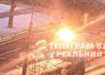 Льодовий апокаліпсис у Києві: іскри на дротах, зупинені трамваї та деревопад