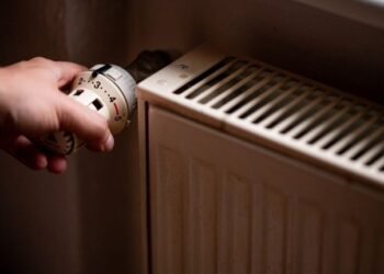 Енергетична криза в Києві: мешканці залишились без світла та тепла