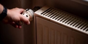 Енергетична криза в Києві: мешканці залишились без світла та тепла