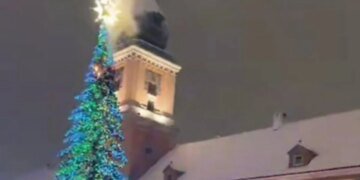 В Варшаве во время празднования Нового года вспыхнула городская елка