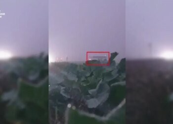 Прилетело рядом с ракетчиками: в Кореновске взорвался КАМАЗ с путинскими военными. ВИДЕО