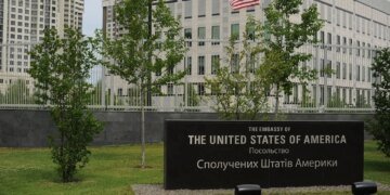 Посольство США попереджає про можливий ракетний удар по Україні