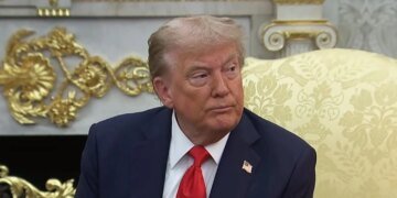 Трамп закликає Європу зосередитися на війні росії проти України, а не на Гренландії