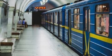 У Києві обмежено рух поїздів червоною лінією метро: як працює підземка