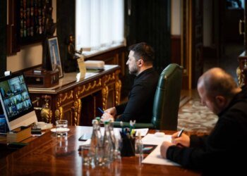 В Одесі ворог бив біля "Привозу", у Києві без тепла досі 926 будинків: Зеленський провів селектор по ситуації в областях