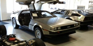 Чому ніхто масово не випускає автомобілі з нержавіючої сталі