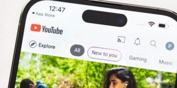 Хочеш слухати — плати: YouTube офіційно підтвердив нову заборону для користувачів без підписки