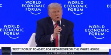 Трамп анонсировал встречу с Зеленским в Давосе и поделился планами по Гренландии