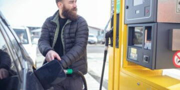 Водителям приготовиться: эксперт объяснил, что будет с ценами на бензин и дизель