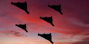 Нічний напад на Київ: уламки БПЛА падають прямо на дороги