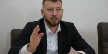 Нардепы до большой войны получали в “конвертах” и до 20 тысяч долларов в месяц, – САП