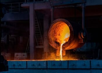 Металлургическая отрасль возобновляется: отечественные предприятия в 2025 году увеличили производство проката и чугуна.