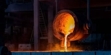 Металлургическая отрасль возобновляется: отечественные предприятия в 2025 году увеличили производство проката и чугуна.