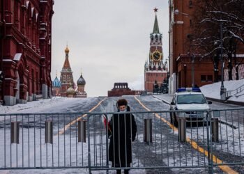 Кремль больше не сможет скрывать системный кризис в экономике РФ. Что происходит?