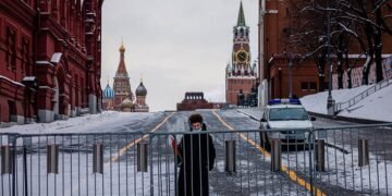 Кремль больше не сможет скрывать системный кризис в экономике РФ. Что происходит?